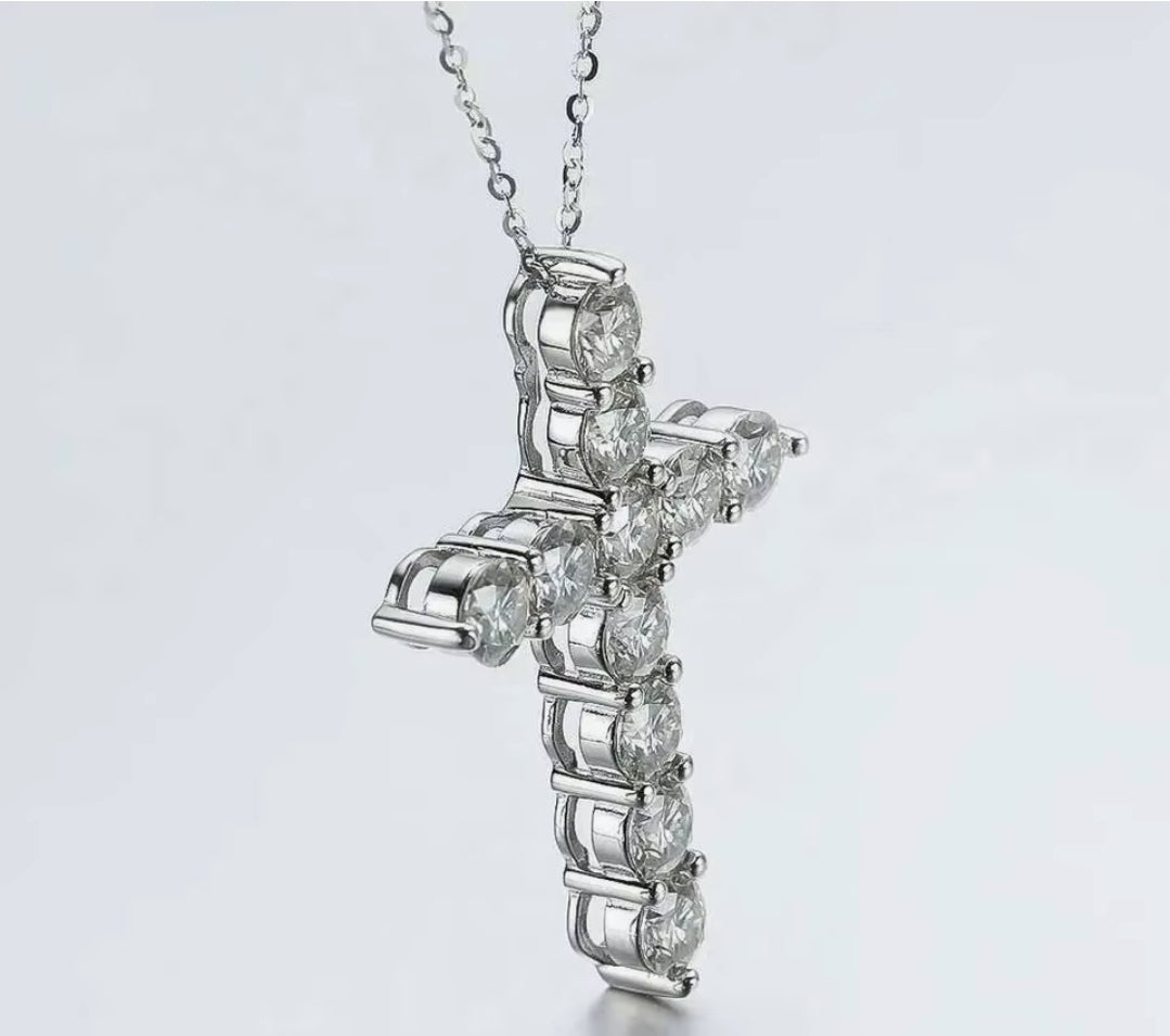 Moissanite cross pendant 2.5mm-4mm